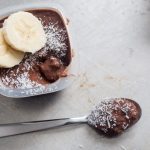 Schokoladiger Chia Pudding mit Banane